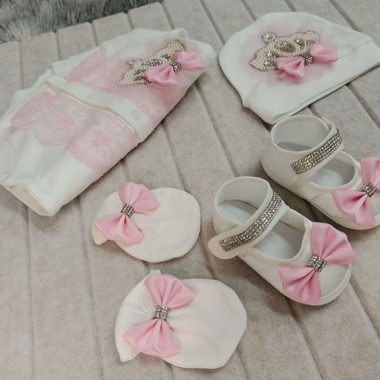 Welcome Home Baby Romper Mitte - Baby Nursery Outfits 评论和价格